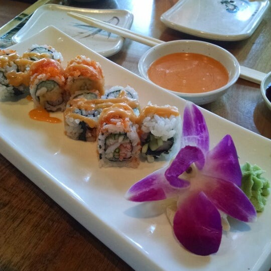 Photo taken at Fuji Steak &amp; Sushi Tennessee by Tuwana C. on 8/30/2014