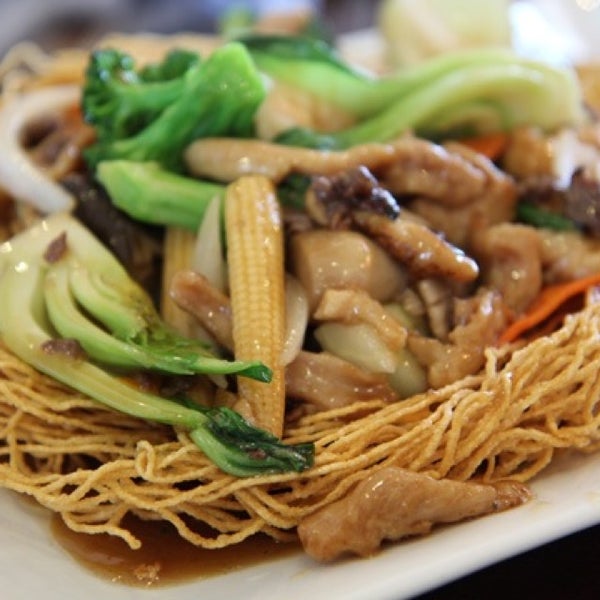 Das Foto wurde bei Blue Lotus Vietnamese Cuisine von Alex M. am 3/29/2013 aufgenommen