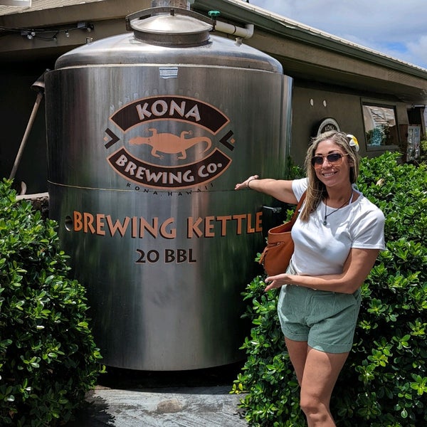 Photo taken at Kona Brewing Co. by Tom D. on 7/4/2022