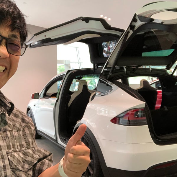 Tesla Showroom Prudential St Botolph 800 Boylston St