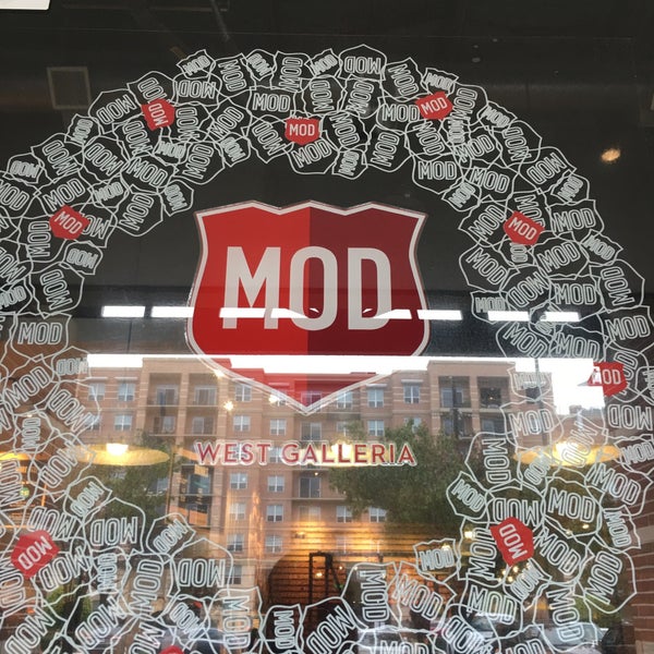 รูปภาพถ่ายที่ MOD Pizza โดย Haj เมื่อ 12/5/2016