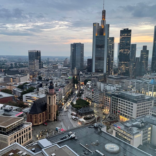 Снимок сделан в JW Marriott Hotel Frankfurt пользователем Amaal I. 9/10/2021