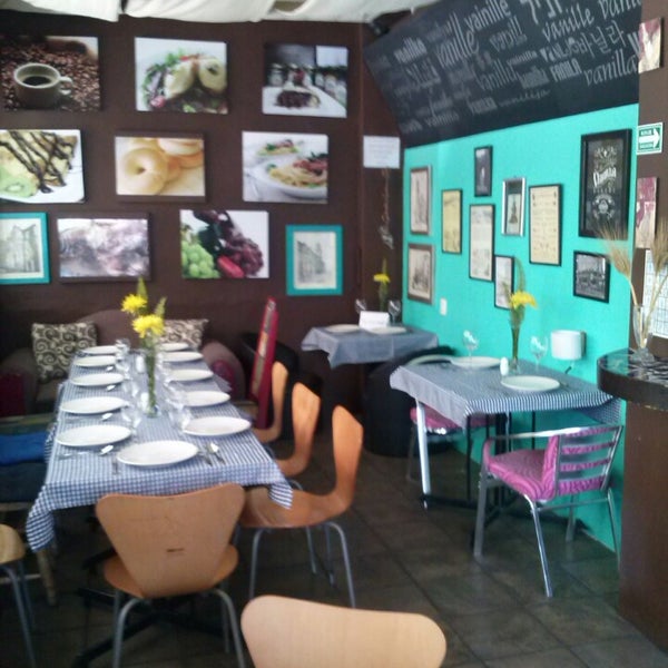 Foto scattata a Café Vainilla Deli da Paburo G. il 4/13/2014