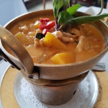 รูปภาพถ่ายที่ Amarin Thai Restaurant โดย Vineetha R. เมื่อ 3/5/2017
