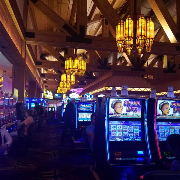 Foto tirada no(a) Snoqualmie Casino por Vineetha R. em 5/12/2018