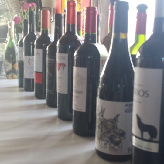Вино casa del toro красное. Вино ca del laco chianti docg красное сухое. Toro tempranillo вино. Вина долины качапоаль. Вино каса лето.