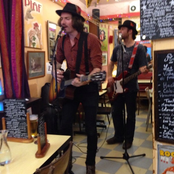 Les Cascades Bar in Belleville