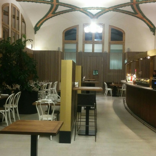 Foto tirada no(a) 1902 Cafè Modernista por Guille G. em 11/23/2014