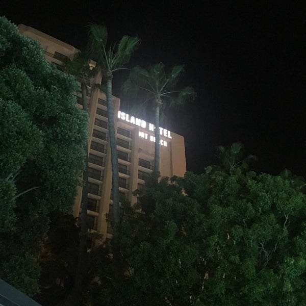 Foto tirada no(a) Island Hotel Newport Beach por hoda007 em 4/15/2018