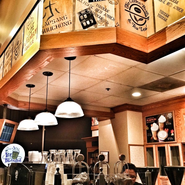 Photo taken at The Coffee Bean &amp; Tea Leaf by hoda007 on 9/24/2014