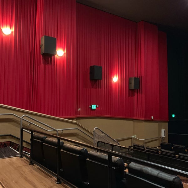 Regal Edwards Big Newport & RPX Newport Center'de Sinema'da fotoğraflar