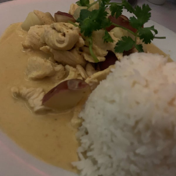 รูปภาพถ่ายที่ Thai Bros Restaurant โดย hoda007 เมื่อ 5/21/2019