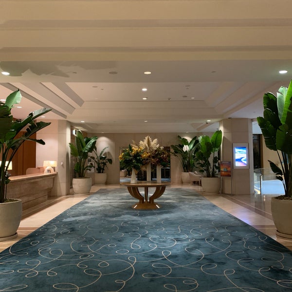 Foto diambil di Island Hotel Newport Beach oleh hoda007 pada 10/13/2018