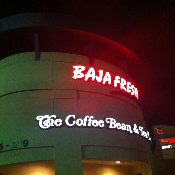 Foto diambil di The Coffee Bean &amp; Tea Leaf oleh hoda007 pada 2/12/2013