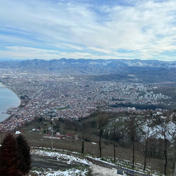 Das Foto wurde bei Tepe Restaurant von Makamı Davudi am 2/3/2023 aufgenommen