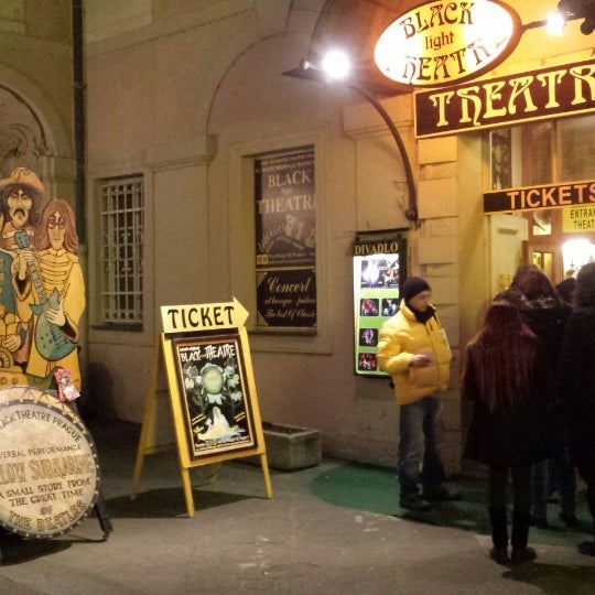 Foto scattata a Black Light Theatre da Vladimir D. il 12/25/2013