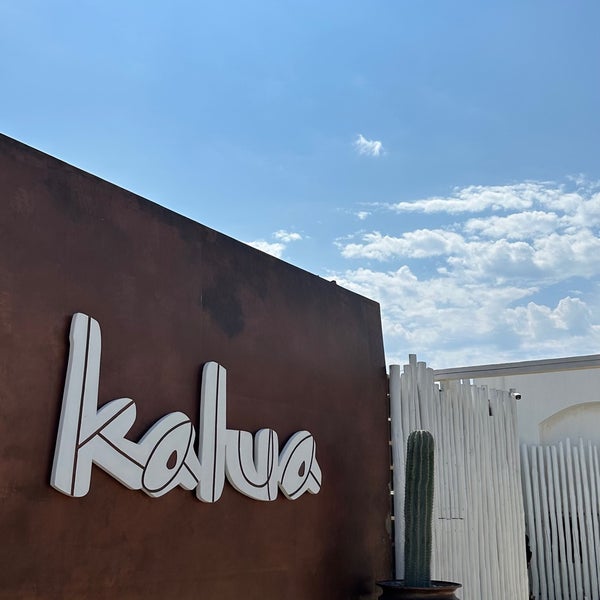 รูปภาพถ่ายที่ Kalua โดย FHDD เมื่อ 8/27/2023