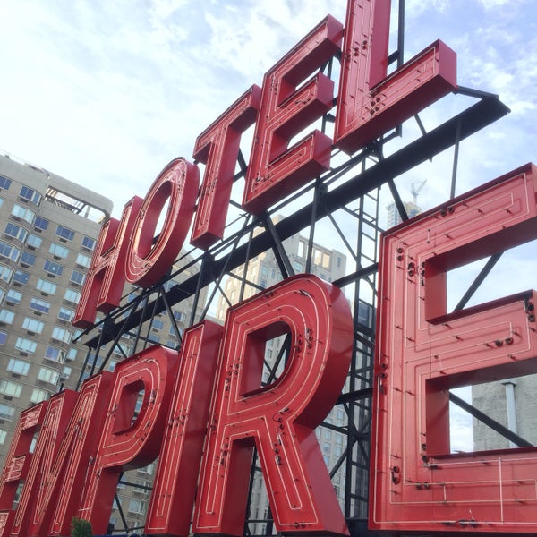 Hôtel situé à deux pas de Central Park, disposant d’un rooftop, d’une petite piscine et d’une salle de gym ouverte 24/7. Joli bar dans le lobby.