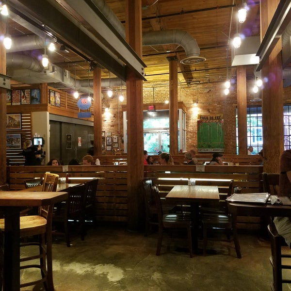 7/4/2017 tarihinde Betsy B.ziyaretçi tarafından Tyler&#39;s Restaurant &amp; Taproom'de çekilen fotoğraf