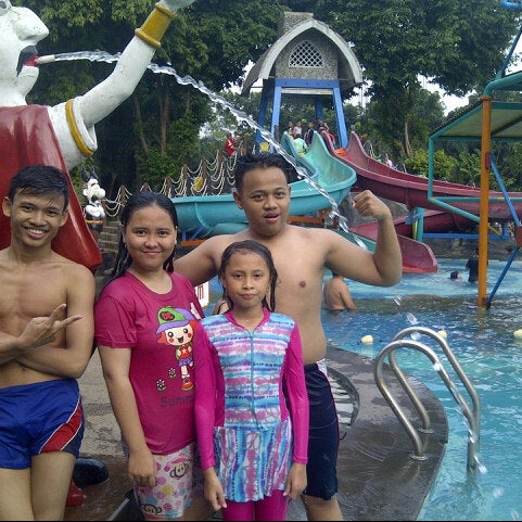 Kolam Renang Sport Center Graha Raya Pool