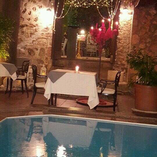 Foto scattata a Alp Paşa Restaurant da Hülya S. il 12/16/2016