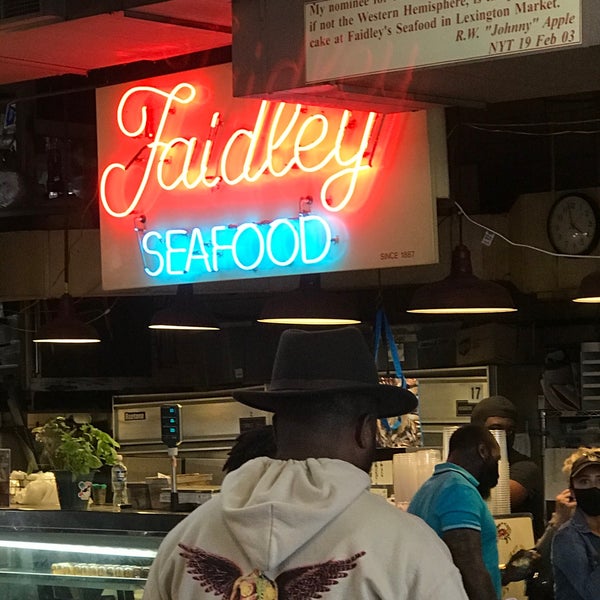 Foto diambil di Faidley&#39;s Seafood oleh Phyl Vincent T. pada 3/27/2021