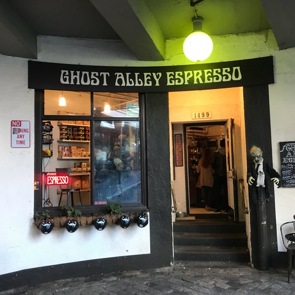 11/4/2018 tarihinde Phyl Vincent T.ziyaretçi tarafından Ghost Alley Espresso'de çekilen fotoğraf