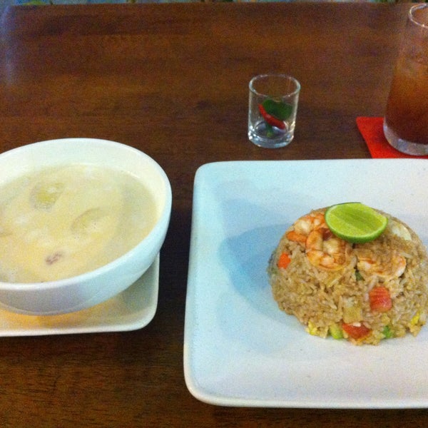 Foto scattata a Pum Thai Restaurant &amp; Cooking School da Pedro C. il 4/27/2013