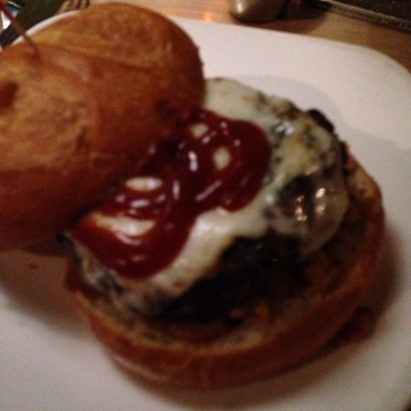 7/5/2014にJesus C.がStax Burger Bistroで撮った写真