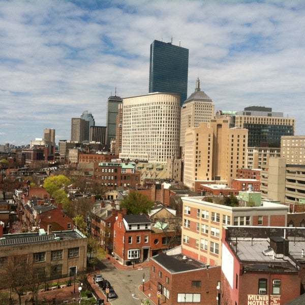 Foto diambil di Courtyard Boston Downtown oleh Andrew A. pada 5/3/2014