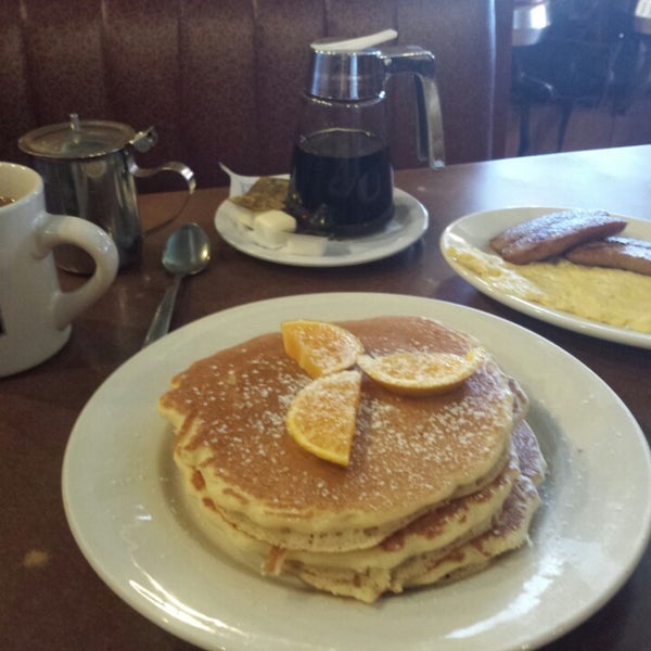 Photo taken at Sunset Park Diner &amp; Donuts by Chu M. on 5/20/2014