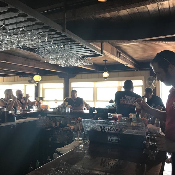 Foto diambil di The Red Inn &amp; Restaurant oleh Loralee B. pada 9/22/2019
