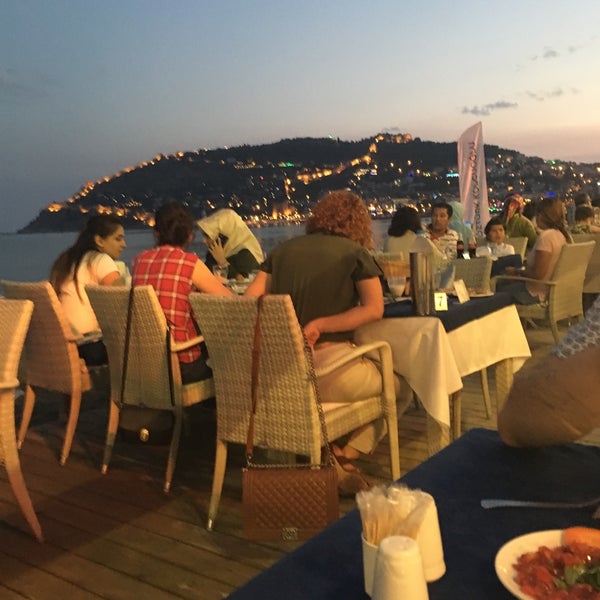 รูปภาพถ่ายที่ Öztürk Kolcuoğlu Ocakbaşı Restaurant โดย Seher A. เมื่อ 6/25/2016
