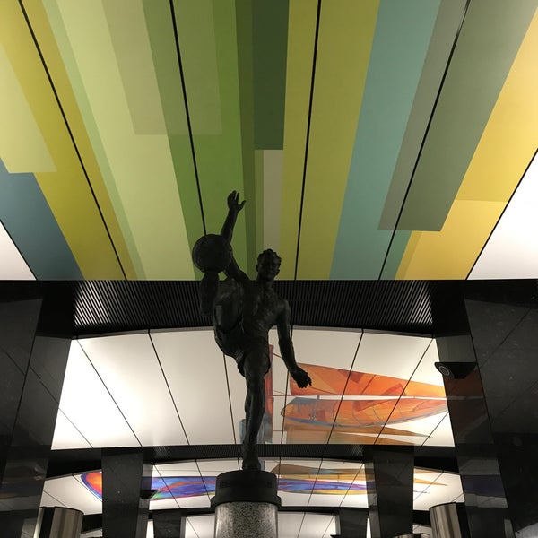 Каких спортсменов нет на потолке станции цска. Метро ЦСКА 3 высотки. Метро ЦСКА дизайн. Праситутка метро ЦСКА. ЦСКА метро бары.