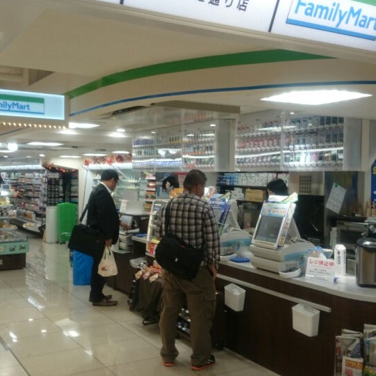 Photos At ファミリーマート 博多区博多駅中央街1 1