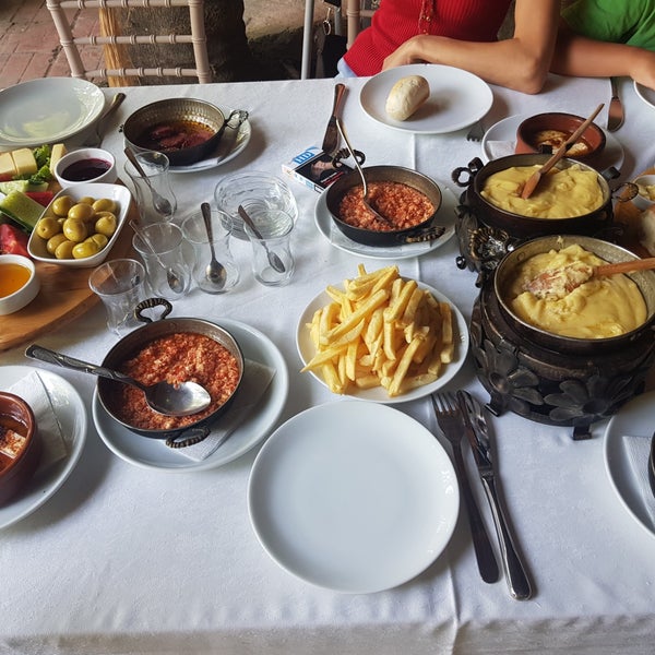 Photo taken at Gölbaşı Restaurant by Sensin.... .. on 8/14/2019
