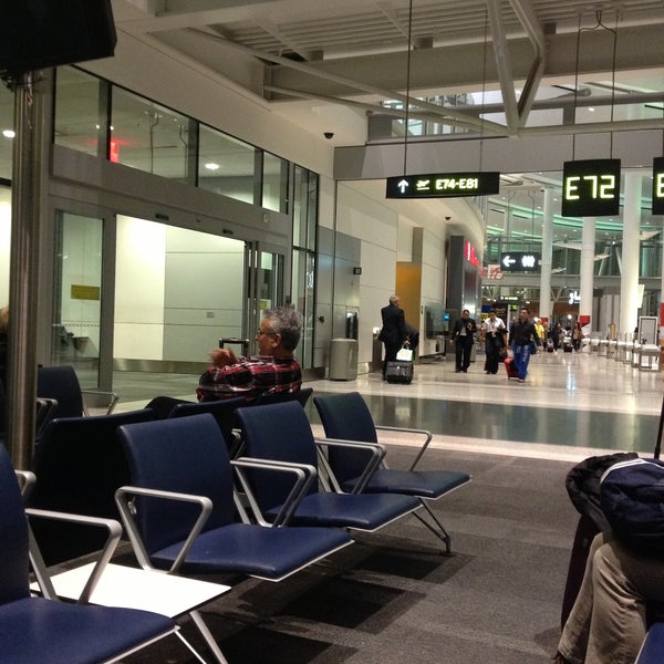 4/29/2013 tarihinde Fernando F.ziyaretçi tarafından Toronto Pearson Uluslararası Havalimanı (YYZ)'de çekilen fotoğraf