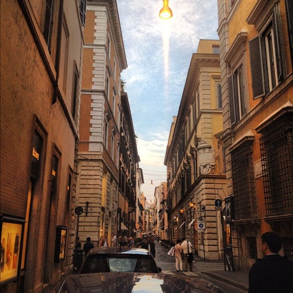 Via dei Condotti Colonna Roma, Lazio Via dei Condotti Colonna Roma, Lazio