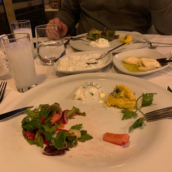 Das Foto wurde bei Sardina Balık Restaurant von tugcem b. am 12/10/2019 aufgenommen