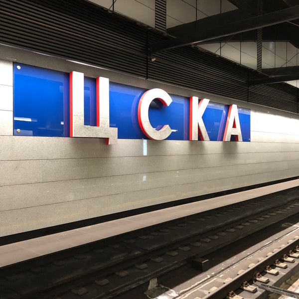 Каких спортсменов нет на потолке станции цска