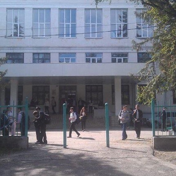МАОУ Гимназия № 1 г.Балаково присвоено имя Героя Советского Союза Дмитрия Захаро