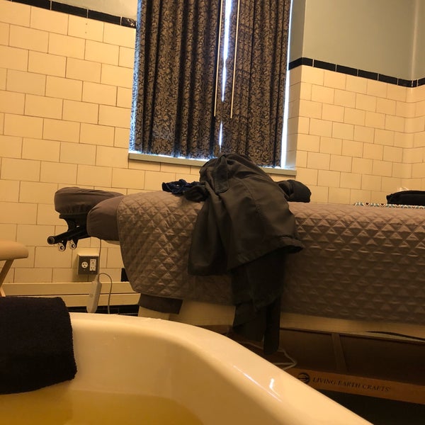 Photo taken at Roosevelt Baths &amp; Spa by Cindy W. on 6/16/2018