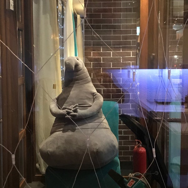 Кот в ресторане. Ресторан бегемот москва. Кот бегемот графика. Кот в ресторане. Бегемот ресторан москва.