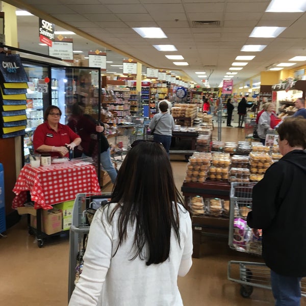 Photo prise au ShopRite of Spotswood par Jamule C. le4/17/2016