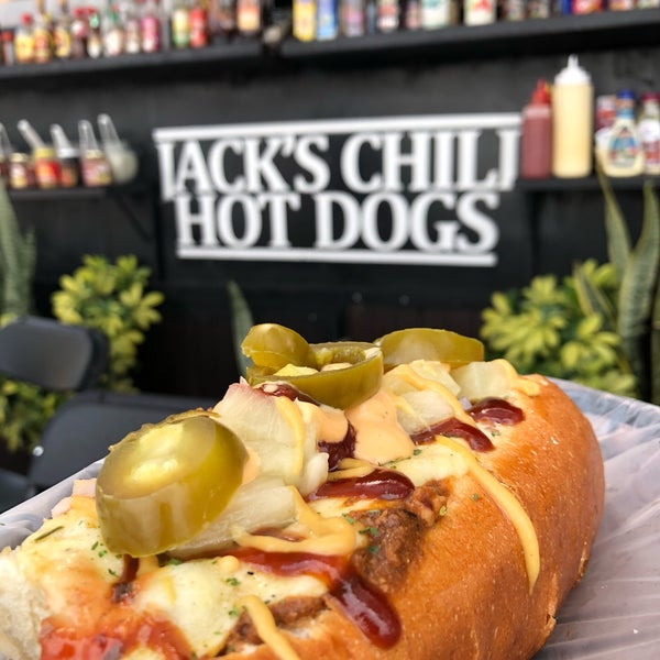Foto tomada en Jack&#39;s Chili Hot Dogs  por Viviana S. el 10/9/2018