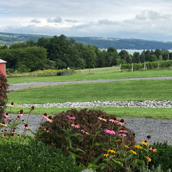 Photo taken at Rooster Hill Vineyards by Ian R. on 8/30/2018
