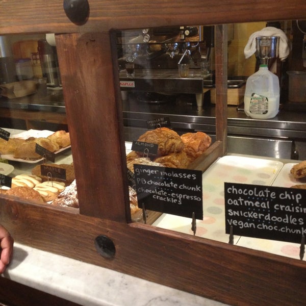Foto tirada no(a) Naidre&#39;s Cafe &amp; Bakery por Anna B. em 8/7/2013