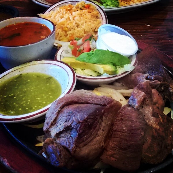 Foto diambil di Teotihuacan Mexican Cafe oleh Daniel B. pada 5/30/2015