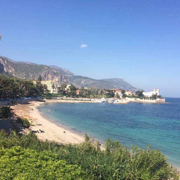 Foto scattata a Hotel Royal-Riviera da Vesela S. il 5/6/2015