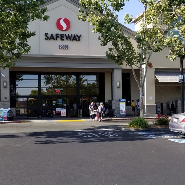 Safeway Grocery Store in Santa Rosa
